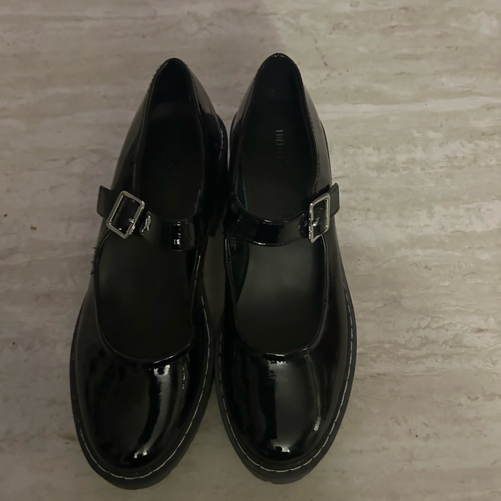 Black Patent Mary Jane Platform Shoes - Women - Picture 2 of 4